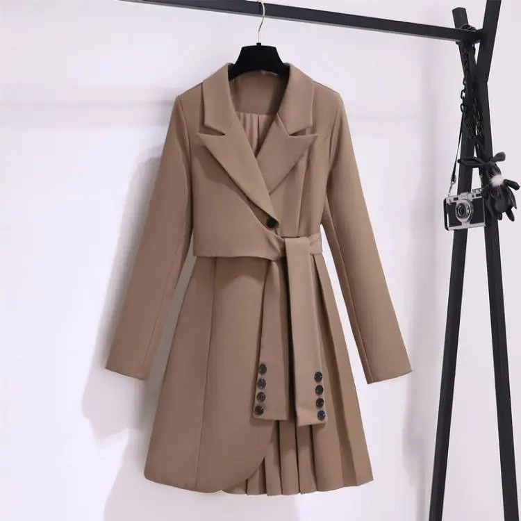 LOUISA - ELEGANT COAT WITH PLEATED DETAILS