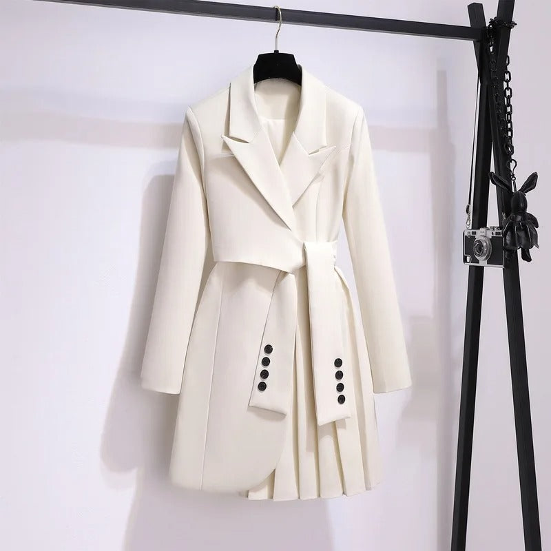 LOUISA - ELEGANT COAT WITH PLEATED DETAILS