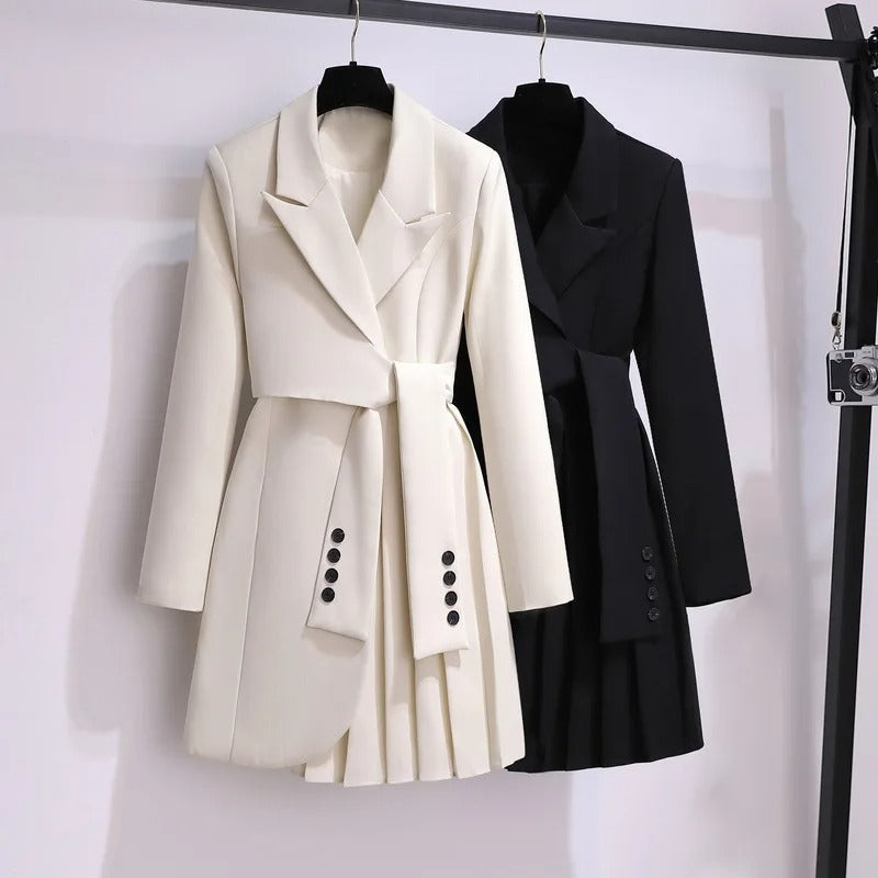 LOUISA - ELEGANT COAT WITH PLEATED DETAILS