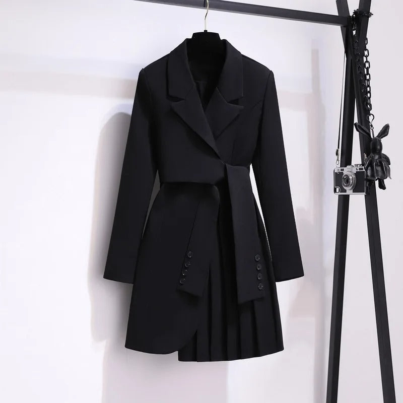 LOUISA - ELEGANT COAT WITH PLEATED DETAILS